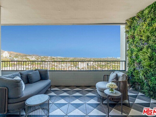 Building Photo - 1100 Alta Loma Rd