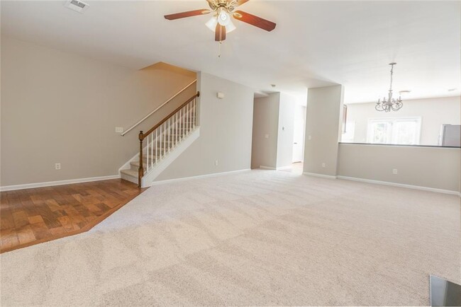 Building Photo - 860 Riverdance Dr NW