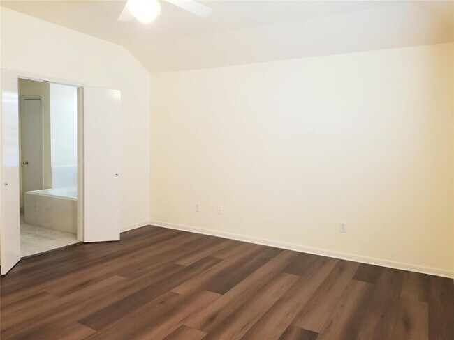 Building Photo - 19330 Larissa Dr