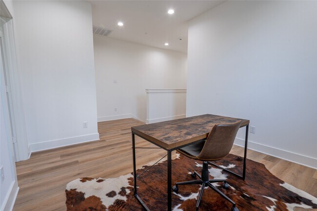 Building Photo - 1307 E 27th St