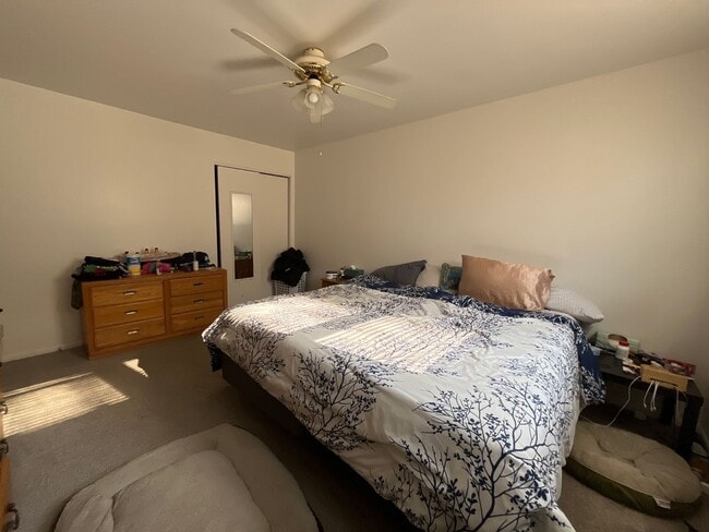 Building Photo - Beautifully updated 3-bedroom, 1.5-bath to...