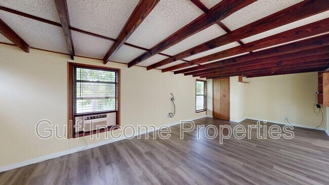 Building Photo - 3202 21st Ave W