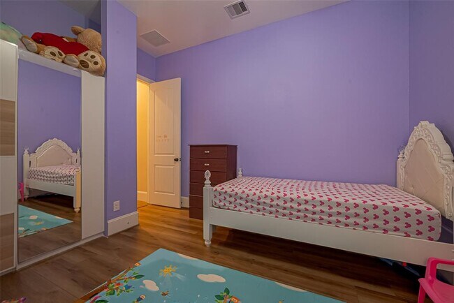 Building Photo - 25618 British Pine court