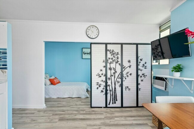 Building Photo - 2421 Tusitala St