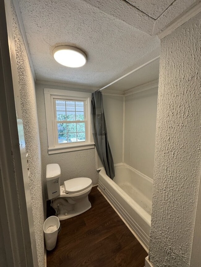 Building Photo - 302 Sunny Ln