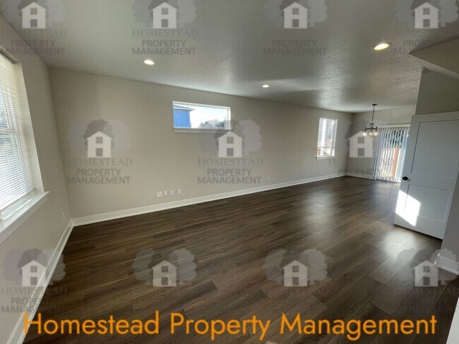 Building Photo - 644