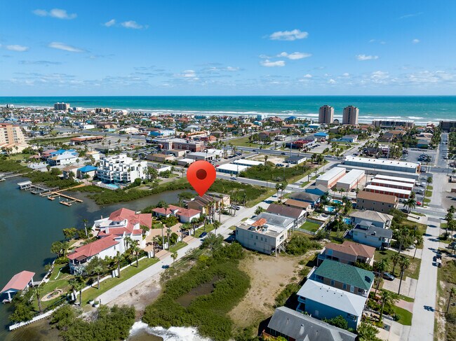 Building Photo - 208 W Saturn Ln