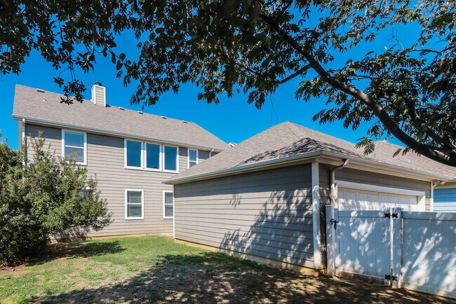 Building Photo - 1820 Plymouth Dr