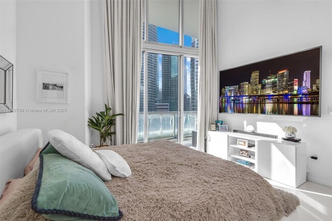 Building Photo - 465 Brickell Ave
