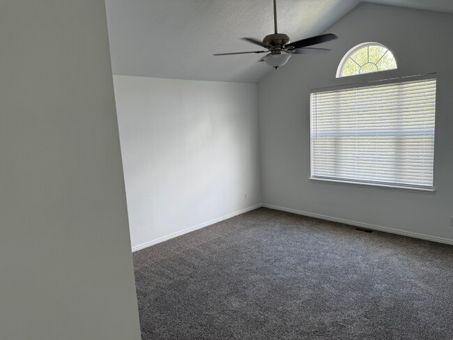 Building Photo - 799 Country Club Dr
