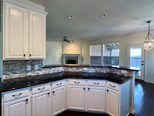 Building Photo - 9705 Hickory St