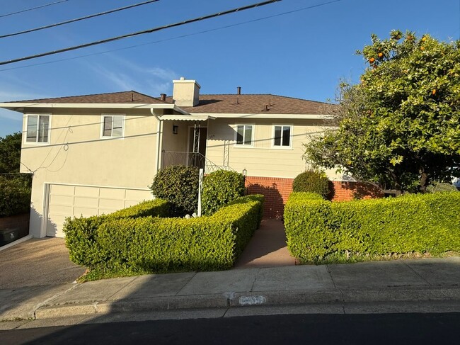 Building Photo - 209 Malcolm Ave