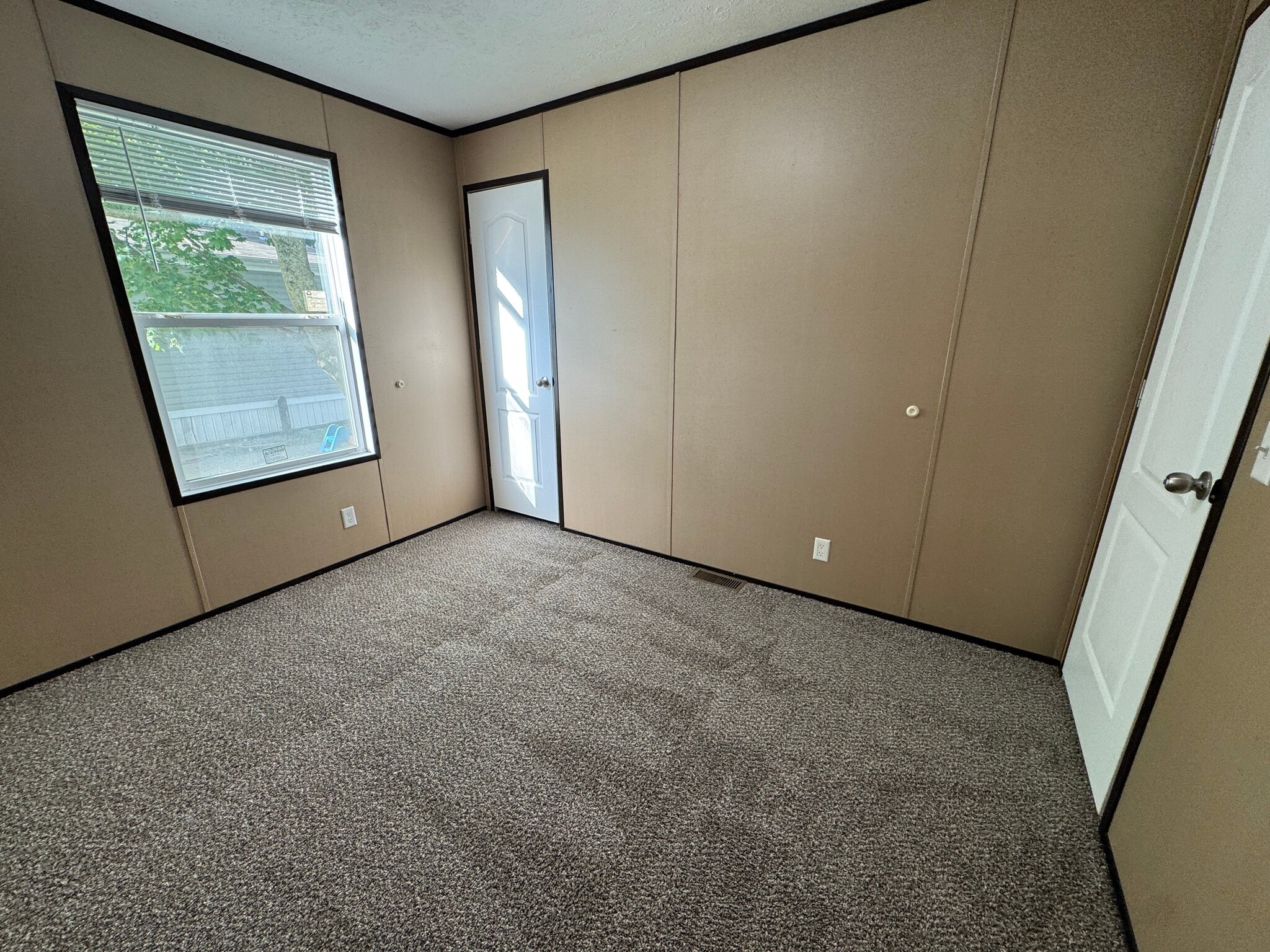 Building Photo - 48580 Pineview Dr