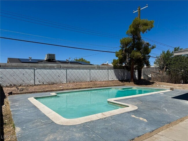 Building Photo - 236 Pershing Dr