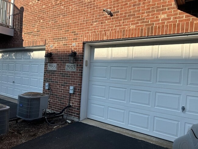 Building Photo - 2953 Madison Dr