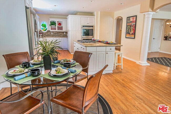 Building Photo - 7830 W 83rd St