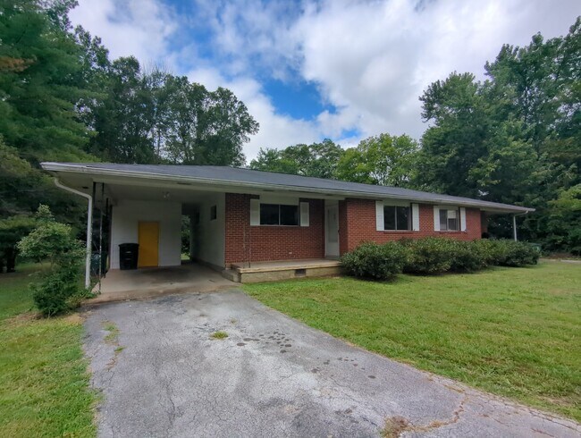 Building Photo - 1302 Ridgefield Cir