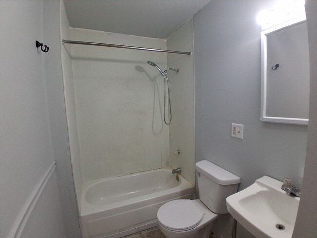 Building Photo - 312 Holmes Ave