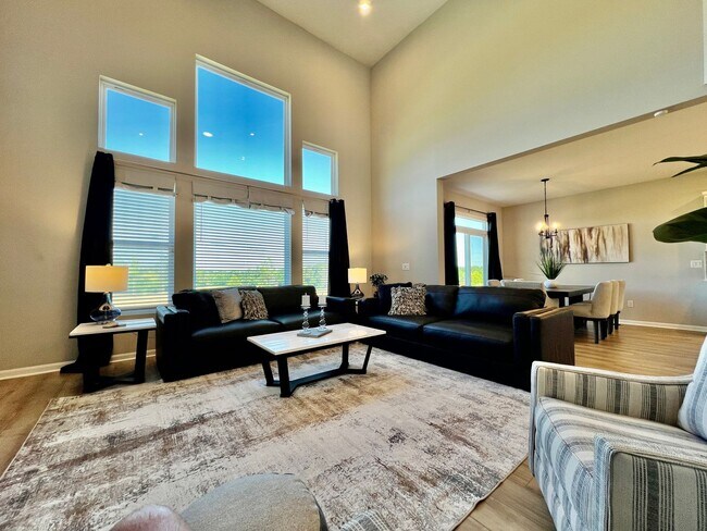 Building Photo - Fully Furnished Executive Miamisburg Home