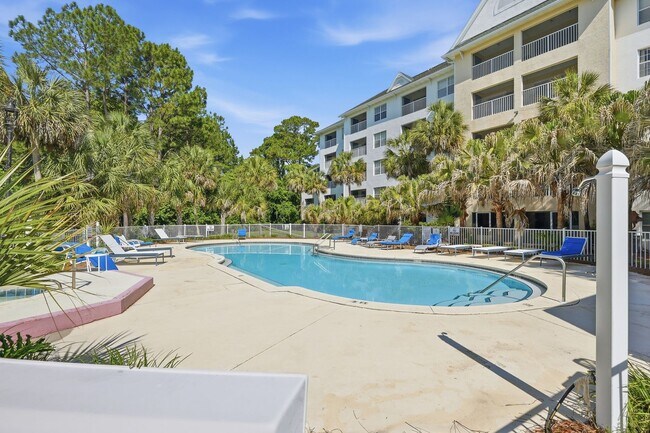 Building Photo - Highly Sought After GROUND-FLOOR Unit at Florida Club!  Pool View!!