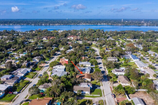 Building Photo - 136 Valencia Dr