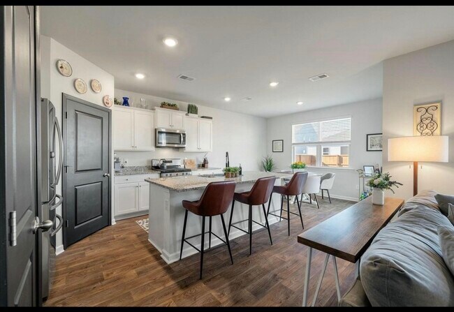 Building Photo - 307 Black Birch Dr