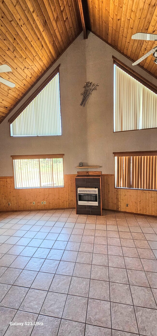 Building Photo - 8475 Selma Ln