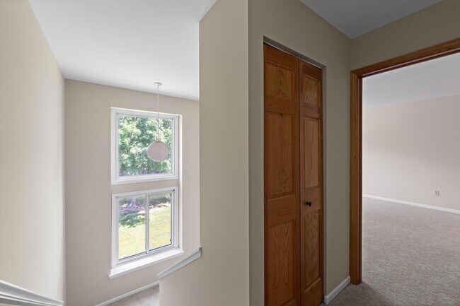 Building Photo - 304 Pondridge Cir