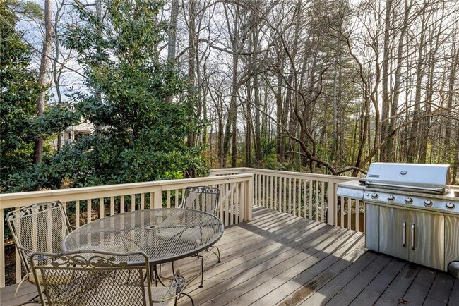 Building Photo - 2075 Willshire Glen