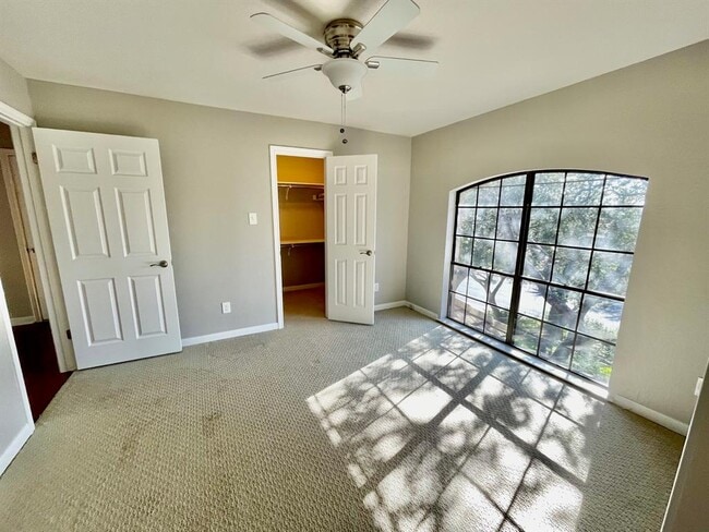 Building Photo - 6208 Lost Horizon Dr