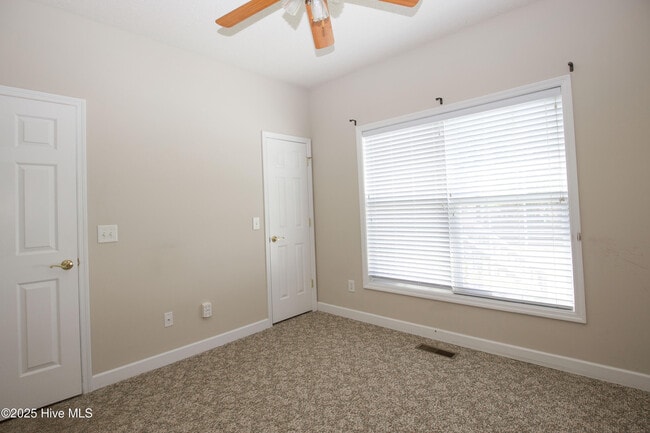 Building Photo - 102 Newington Way