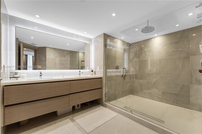 Building Photo - 20191 E Country Club Dr