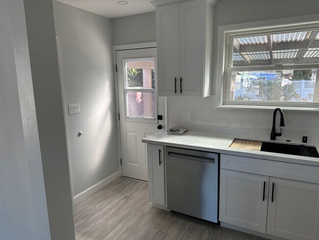 Building Photo - CULVER CITY STUNNING REMODEL 3 BDRM 1 BA. HOUSE FOR LEASE!