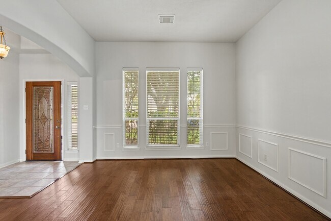Building Photo - 4030 Chestnut Bend