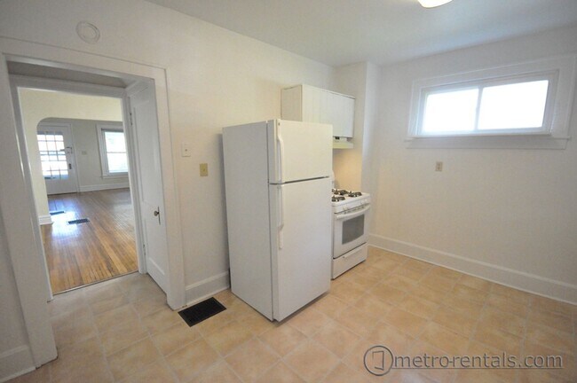 Building Photo - 2682-2684 Hibbert Avenue