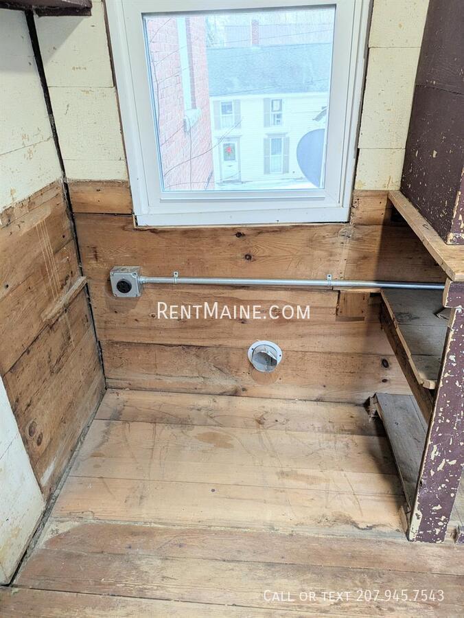 Building Photo - 3 Cushing St