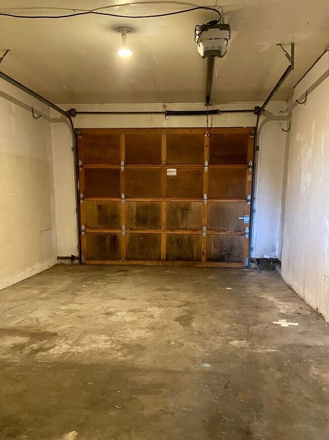 Building Photo - S Street Duplex