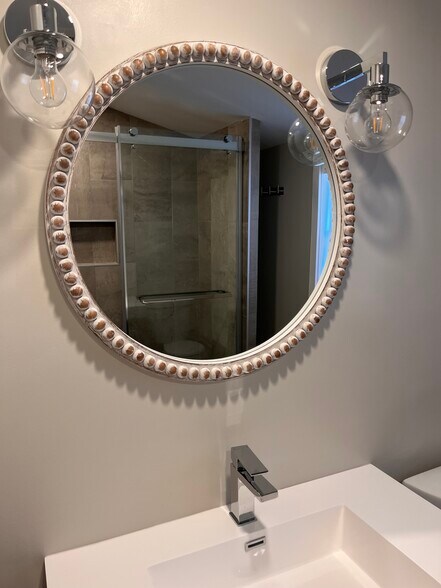 Contemporary Bath - 633 Glenview Ave