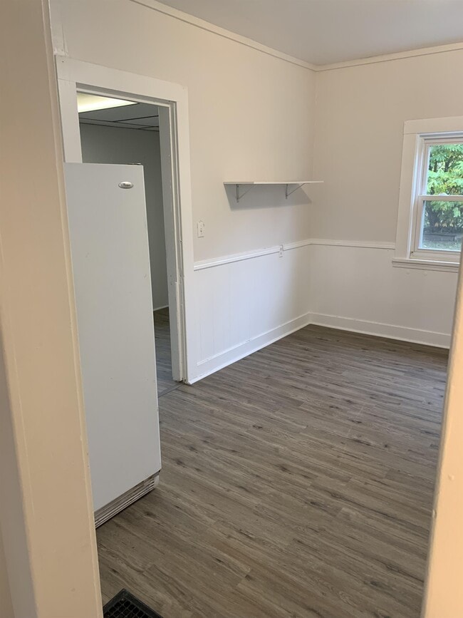 Building Photo - 412 Park St