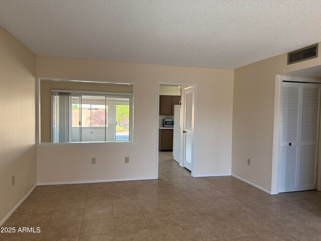 Building Photo - 9338 W Glen Oaks Cir N