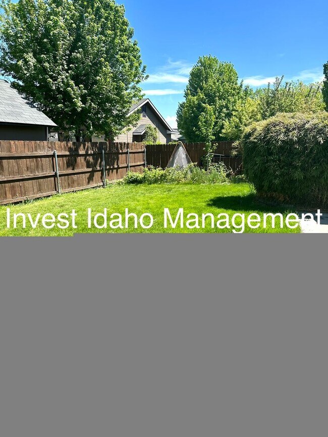 Building Photo - 4 Bedroom 2 Bath Home in Northwest Boise available soon!