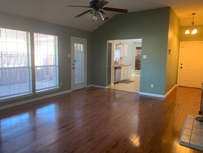 Building Photo - 2705 Jennie Wells Dr