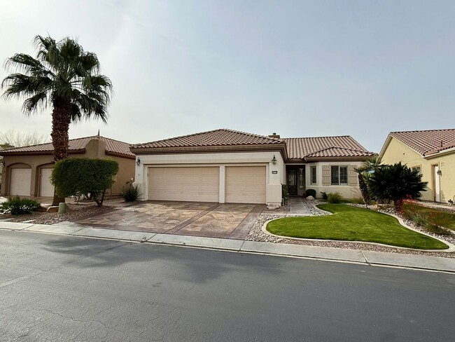 Building Photo - Home in the desirable Del Webb Community