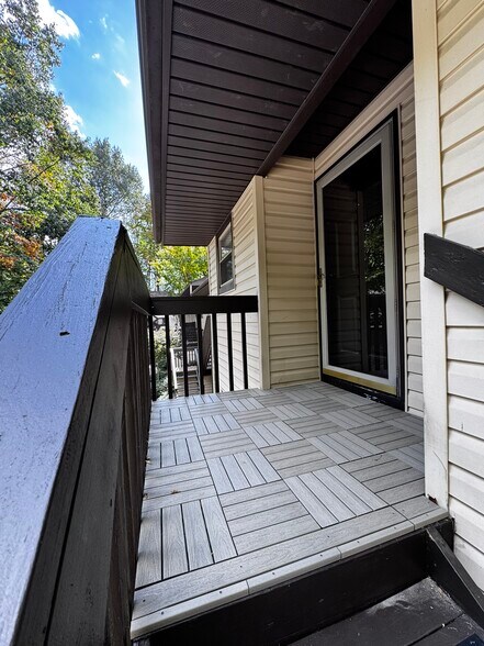 Front door, new flooring - 122 Turnwood Ln