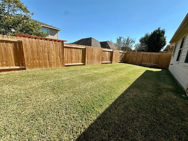 Building Photo - 6111 Grassy Haven Ln