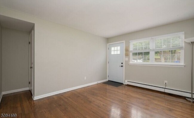 Building Photo - 83 Chestnut St