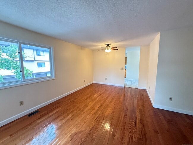 Building Photo - 27 Crows Nest Ln