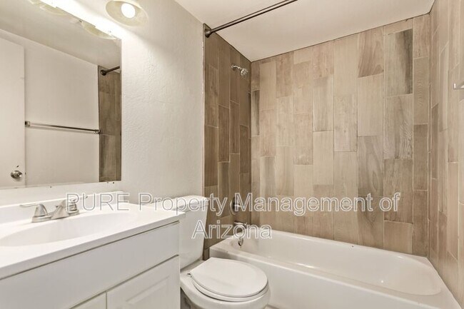 Building Photo - 1002 S Mariana St