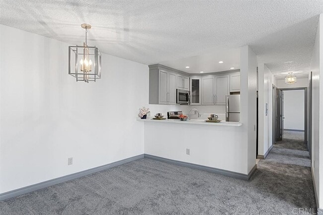 Building Photo - Modern 3 Bedroom, 2 Bath Completely Remodeled Condo
