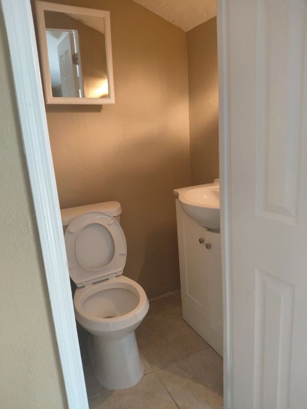 Building Photo - 360 Eaton St